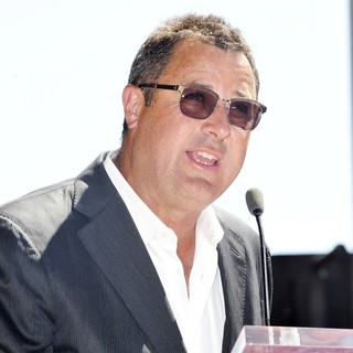 Vince Gill in Vince Gill Is Honored with A Star on The Hollywood Walk of Fame