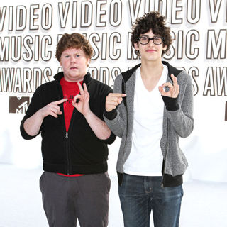 Zack Pearlman, Matt Bennett in The 2010 MTV Video Music Awards (MTV VMAs) - Arrivals