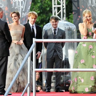 Emma Watson, Rupert Grint, Daniel Radcliffe, J.K. Rowling in Harry Potter and the Deathly Hallows Part II World Film Premiere - Arrivals