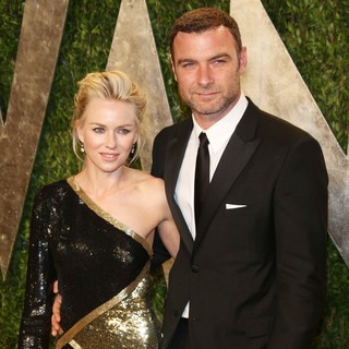 Liev Schreiber in 2013 Vanity Fair Oscar Party - Arrivals - watts-schreiber-2013-vanity-fair-oscar-party-01
