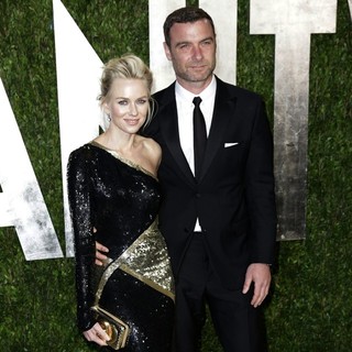 Liev Schreiber in 2013 Vanity Fair Oscar Party - Arrivals - watts-schreiber-2013-vanity-fair-oscar-party-02