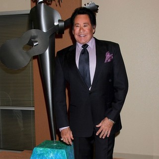 Wayne Newton in Wayne Newton Honoured at Opportunity Village for His 30 Years of Support and Service