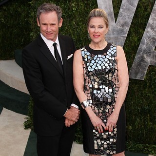 Catherine O'Hara in 2012 Vanity Fair Oscar Party - Arrivals - welch-o-hara-2012-vanity-fair-oscar-party-01