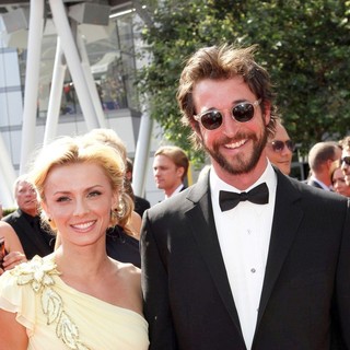 Sara Wells, Noah Wyle in 2011 Primetime Creative Arts Emmy Awards - Arrivals