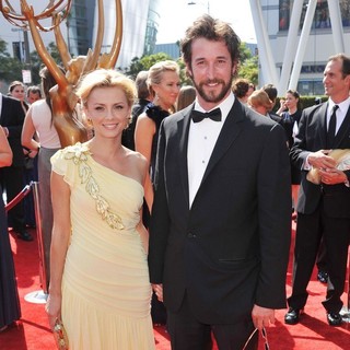 Sara Wells, Noah Wyle in 2011 Primetime Creative Arts Emmy Awards - Arrivals