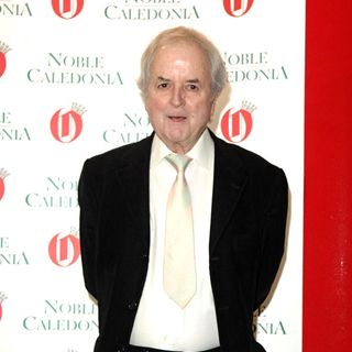 Rodney Bewes