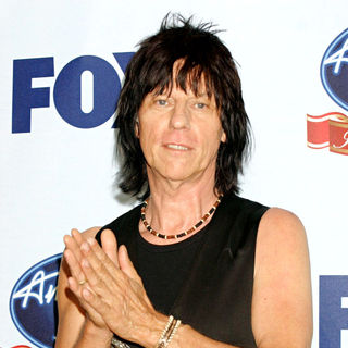 Jeff Beck in American Idol Gives Back