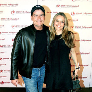 Charlie Sheen, Brooke Mueller in The Grand Opening Celebration of Planet Hollywood Resort & Casino - Red Carpet