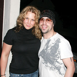 Deanna Daughtry, Chris Daughtry in Chris Daughtry and Deanna Robertson Waiting For Valet On Sunset Boulevard