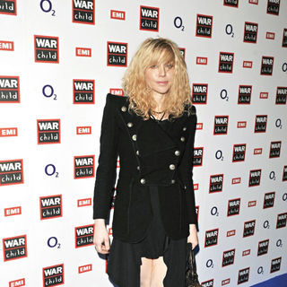 Courtney Love in Courtney Love arrives for the WarChild COldplay/Killers concert afor The 2009 Brit Awards