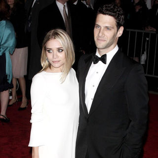 Ashley Olsen, Justin Bartha in 'The Model As Muse: Embodying Fashion' Costume Institute Gala - Arrivals