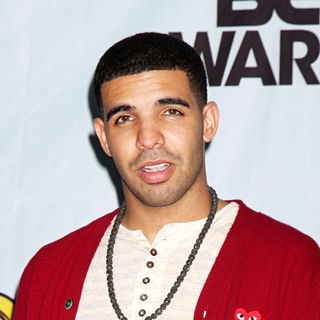 Drake in 2009 BET Awards - Press Room