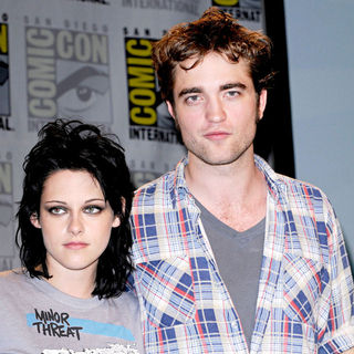 Kristen Stewart, Robert Pattinson in 'New Moon' Press Conference at Comic-Con 2009