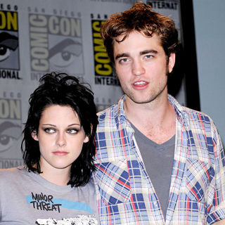 Kristen Stewart, Robert Pattinson in 'New Moon' Press Conference at Comic-Con 2009