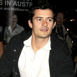 Orlando Bloom in Orlando Bloom arrives at LAX with a large amount of luggage