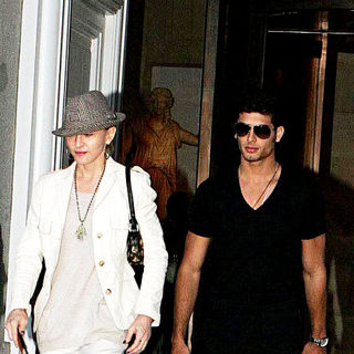 Madonna, Jesus Luz in Visit the Prado Museum as part of her tourist visit to the city