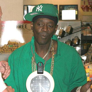 Flavor Flav in Flavor Flav Shopping at A 7-Eleven Store