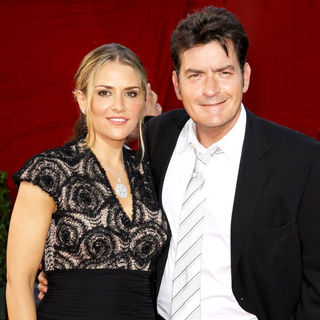 Brooke Mueller, Charlie Sheen in 61st Primetime Emmy Awards - Arrivals