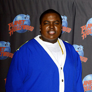Sean Kingston Celebrates The Release of His Sophomore Album 'Tomorrow' with A Hand Print Ceremony