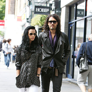 Katy Perry, Russell Brand in Russell Brand and Katy Perry Take A Romantic Stroll Together