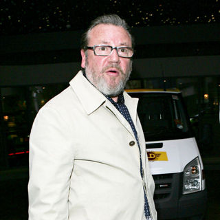 Ray Winstone in Ray Winstone outside the Soho Hotel