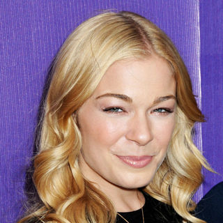 LeAnn Rimes in The "It's Y!ou Yahoo!" yodel competition