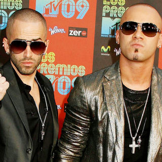 Wisin & Yandel in Los Premios MTV 2009 - Arrivals