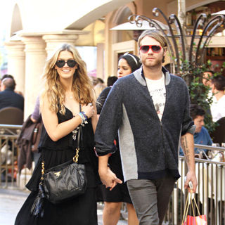 Brian McFadden, Delta Goodrem in Brian McFadden and Delta Goodrem leave Victoria's Secret:store