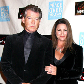 Pierce Brosnan, Keely Shay-Smith in Peace over Violence 38th Annual Humanitarian Awards - arrivals