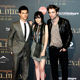 Taylor Lautner, Kristen Stewart, Robert Pattinson in Spanish Fan Party for 'The Twilight Saga: New Moon'