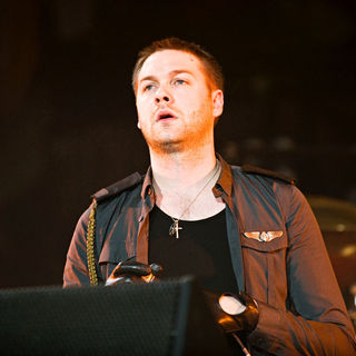 Tom Meighan, Kasabian in Kasabian performing live