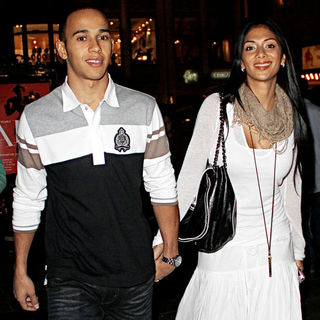 Lewis Hamilton, Nicole Scherzinger in British Formula One driver Lewis Hamilton and Nicole Scherzinger holding hands while shopping