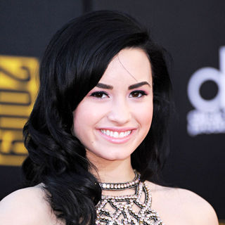 Demi Lovato in 2009 American Music Awards - Arrivals