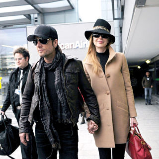 Nicole Kidman, Keith Urban in Keith Urban and Nicole Kidman arriving at Heathrow Airport