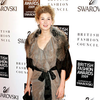 Rosamund Pike in British Fashion Awards - Pressroom