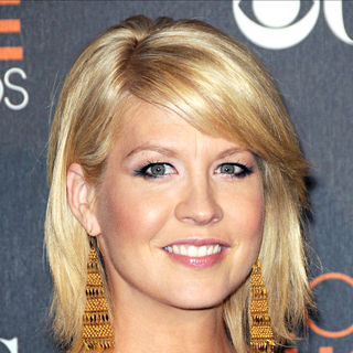 Jenna Elfman in People's Choice Awards 2010