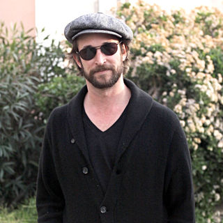 Noah Wyle in Noah Wyle wearing a flat cap and sunglasses, leaves Toast in West Hollywood after having lunch