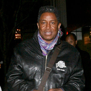 Jermaine Jackson in Jermaine Jackson leaving the Apple Store in Hollywood