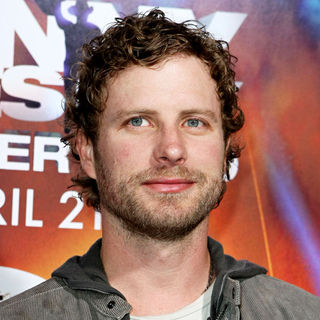 Dierks Bentley in Premiere of Kenny Chesney's Summer in 3D