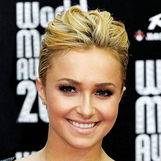 Hayden Panettiere in 2010 World Music Awards - Arrivals