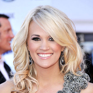 Carrie Underwood in The American Idol Season 9 Finale - Arrivals