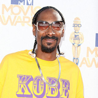 Snoop Dogg in 2010 MTV Movie Awards - Arrivals