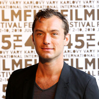 Jude Law in A Photocall During The 45th International Karlovy Vary Film Festival