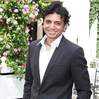 M. Night Shyamalan in 'The Last Airbender' (Le Dernier Maitre de l'air) Photocall