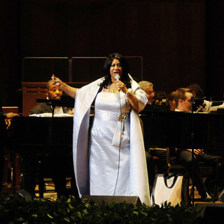 Aretha Franklin in Aretha Franklin Performs with The Philadelphia Orchestra