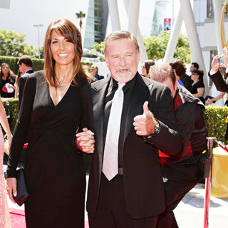 Susan Schneider, Robin Williams in 2010 Creative Arts Emmy Awards - Arrivals