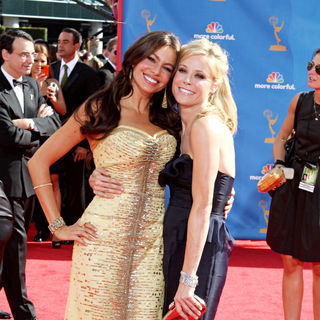 Sofia Vergara, Julie Bowen in The 62nd Annual Primetime Emmy Awards