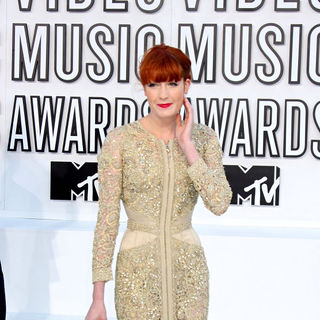 Florence Welch, Florence and the Machine in The 2010 MTV Video Music Awards (MTV VMAs) - Arrivals
