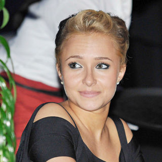Hayden Panettiere in Wladimir Klitschko v Samuel Peter Heavyweight IBF, WBO and IBO Championship Fight