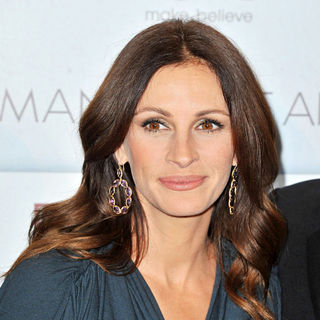 Julia Roberts in The Paris Premiere of 'Mange, Prie et Aime' (Eat, Pray, Love)